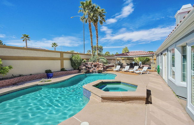 Villa - 8 Bedrms 5 Bths 15 Beds - Foto 42