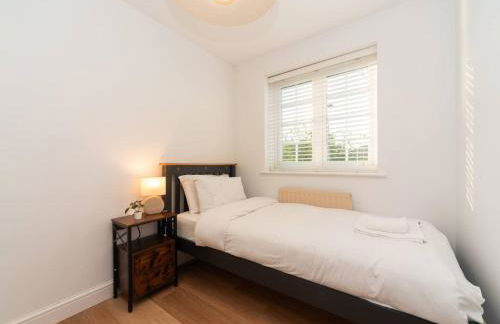 Gorgeous 4 BR House Near Station mins to London - Pass the Keys - Foto 35