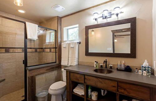 Two-Bedroom Cabin Rental with Fully Equipped Kitchen near Fredericksburg, Texas - Foto 12