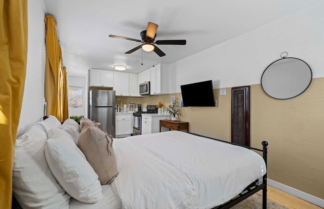 Live Like a Local - Studio With Huge Backyard - Photo 30