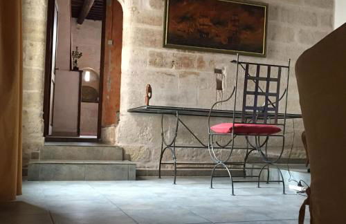 La maison sur la place dans Aigues Mortes - Foto 41