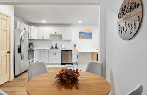 Hidden Hollow 3BD Cabin - Hot Tub, Wifi, Game Room, Fire Pit - Foto 20