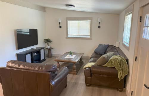 Freshly Renovated Family Home with Game Room, AC, King Bed, Luxury Bathroom - Foto 35