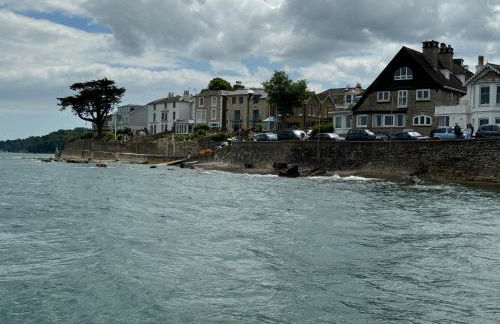 Seaview House, lovely ground floor flat with garden, minutes walk to beach - Photo 16