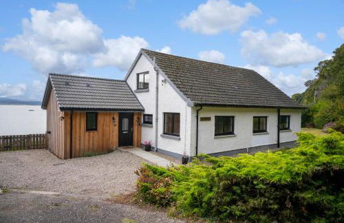 Linden House - Photo 1