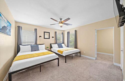 Nr DT, Med Center, Midtown Sleeps 16 Game Room - Photo 22