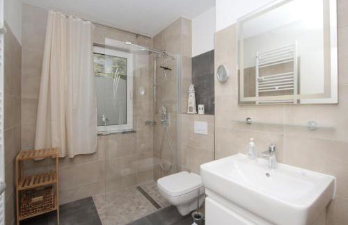 Strandhaus Mönchgut Ferienwohnung 09 mit Sauna- und Schwimmbadnutzung im AHOI Sellin - Foto 10