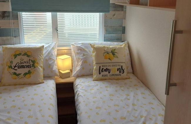 Dog Friendly Caravan on the Northumberian Coast - Photo 2