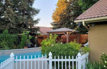 3 Bedrooms,Beautiful House with Hot Tub, Pool Oasis and Fire Pit - Foto 26