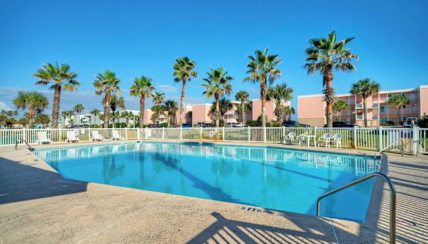 Beachfront Condo, Prvt Balcony w/ View, Pool Access Beach Happy by Avantstay - Foto 2, Interior