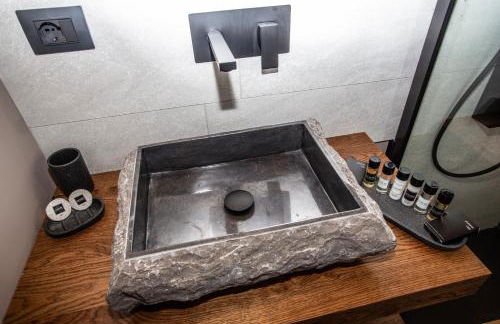 WHISPERING PINES LODGE Mountain view apartment with ski-in access - Foto 21