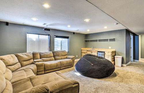 Family-Friendly Home with Theater, 24 Mi to SLC - Foto 30