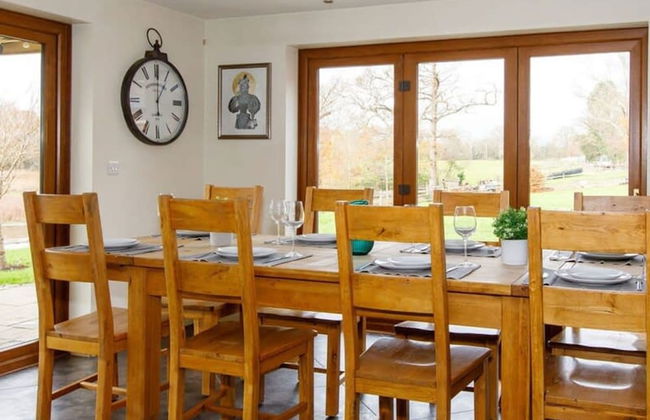 Serene Riverside 6BR Luxury Retreat in Curdridge - Photo 10