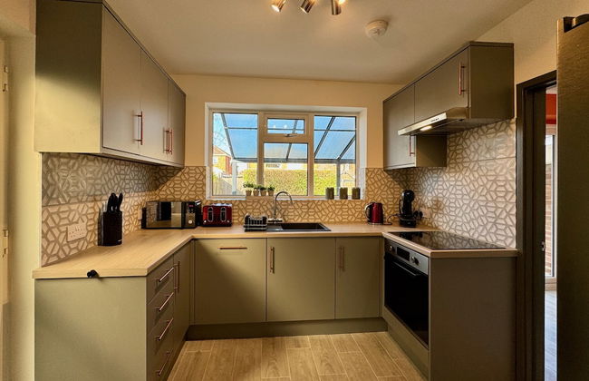 Sandringham House Serene Escape Cottage - Photo 21