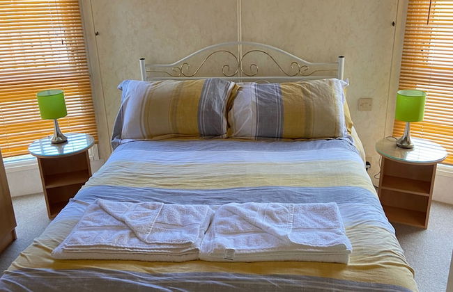 Beautiful 2-bed Chalet in Llanfairpwllgwyngyll - Photo 2