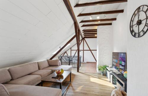 Stylish & Relaxing Penthouse ~ Workspace ~ Parking - Foto 19