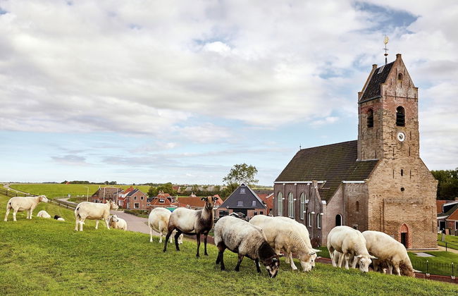 Stately Villa in Wierum with Fantastic Views & Hot Tub - Foto 32