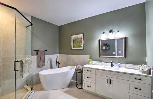 Peaceful Midway Studio with Mountain and Golf Views! - Photo 17