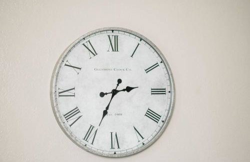 Comfortable and Walkable - Off-Street Parking - Foto 19