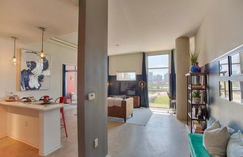 Mid Century Modern Downtown Condo | 30+ Night Min - Foto 16