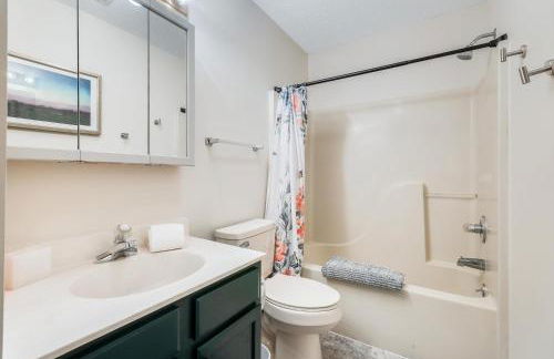 Adventure Hub Hot Tub, Near Waterpark Ski & Golf - Foto 26