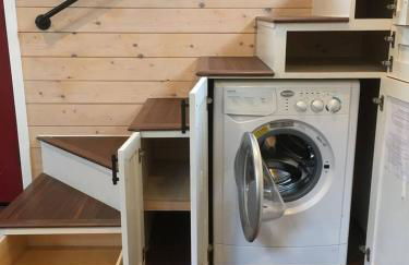 Couple’s retreat in Tiny Home w soaking tub/beach - Foto 25