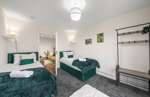 5 Bed House - Sleeps 11 - Parking - Garden - Wifi - Foto 4