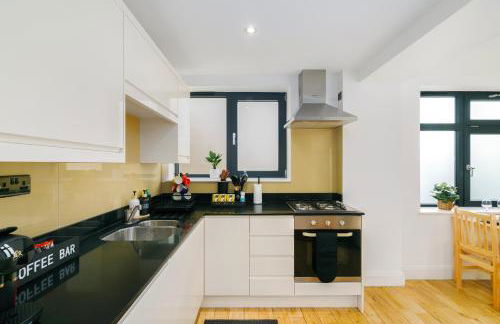 Modern 2-Bedroom, 2-Bathroom Apartment with Balcony in Hoxton Sleeps 6 - Foto 9