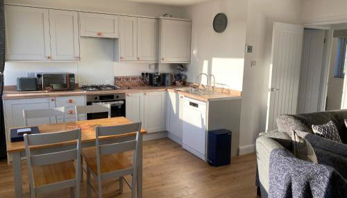 Bay - Brambles Chine, Colwell Bay, Nr Yarmouth - 5 star WiFi - Short walk to The Hut and beach - Ferry offers - Foto 1