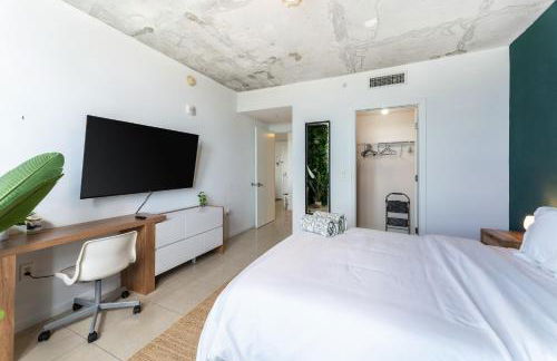 1BR Miami Retreat with BBQ, Pool, & Skyline Views - Foto 33