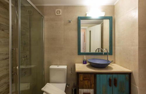 Ilys Home, a Country-chic Retreat with Pool & BBQ, By ThinkVilla - Photo 31