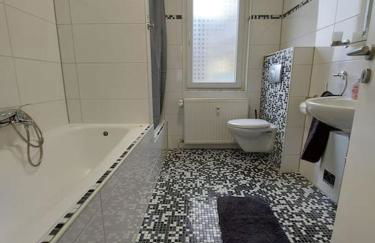 Schöne helle 50qm Suite mit großer Küche - Foto 14