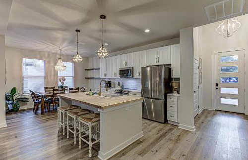 6BD Retreat for 14 with Fire Pit Patio & Lake Access - Foto 40