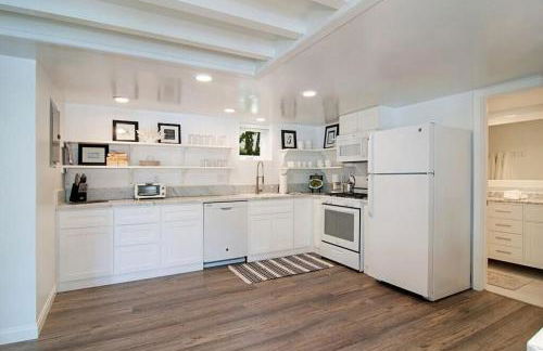 Remodeled Beach Bungalow, Block to the Beach - Photo 22