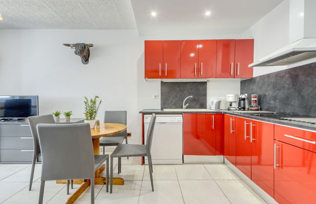 4 bedroom House in Castelló d'Empúries with private pool and garden - Photo 4