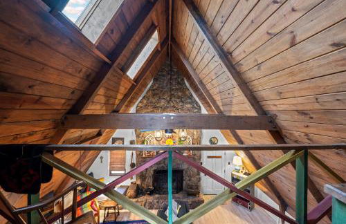 A-Frame with VIEWS - Walk to Downtown and Park - Pets OK - Foto 14