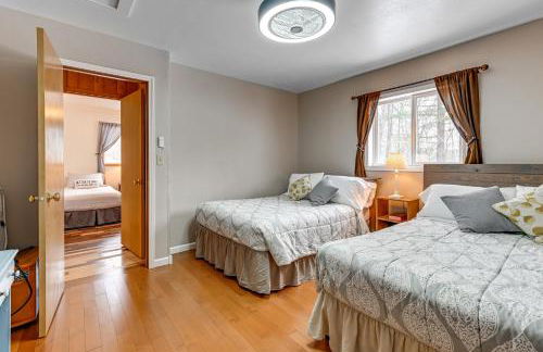 Lakefront Suring Home with Pool Table and Views! - Foto 31