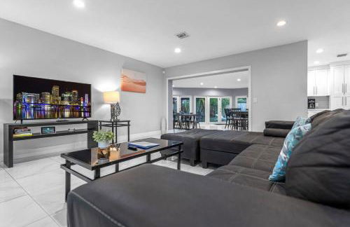 Stunning 4 Bedrooms House with Pool 6 minutes to the Ocean - Foto 43