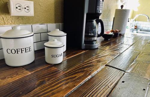 1900s Miner's cabin behind Tombstone Brewery - Foto 53