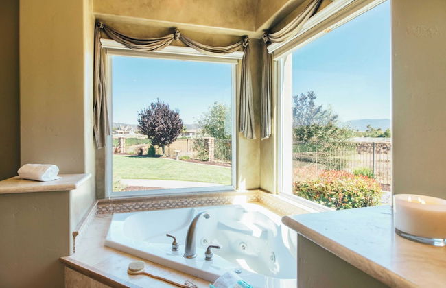 Secluded Estate Exclusive Views of Wine Country + Private Home Theater Twilight Vines by Avantstay - Foto 15