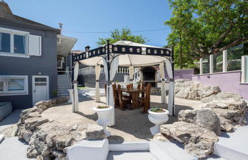 Cozy Home In Srinjine - Photo 13