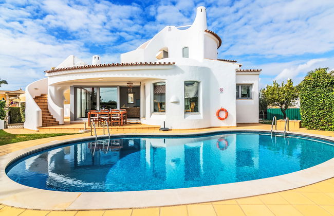 Arribas Villa - Photo 1