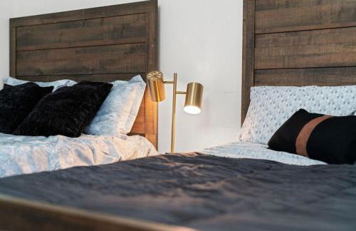 High End Design Home with Pool & Hot Tub Gameroom - Foto 98