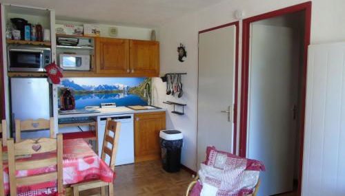 Appartement cosy 2 pièces + cabine, 6 pers., proche télésièges, commerces, avec balcon et équipement complet - FR-1-561-28 - Foto 2