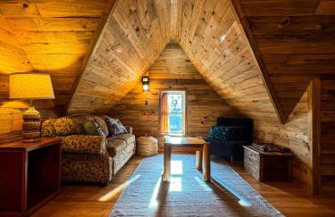 THE LOFT 3 level urban cabin with a HUGE patio! - Foto 1