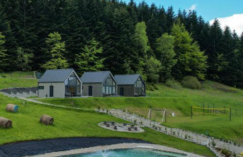 Stodoły Modyń - Domki w Beskidzie Wyspowym - staw kąpielowy, balia, sauna, grota solna - widok na góry - Photo 1