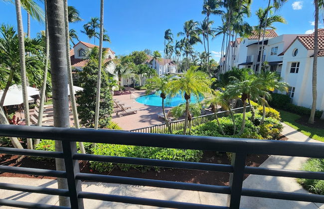 Dharma Home Suites Dania Beach at Sheridan Ocean Club - Photo 33