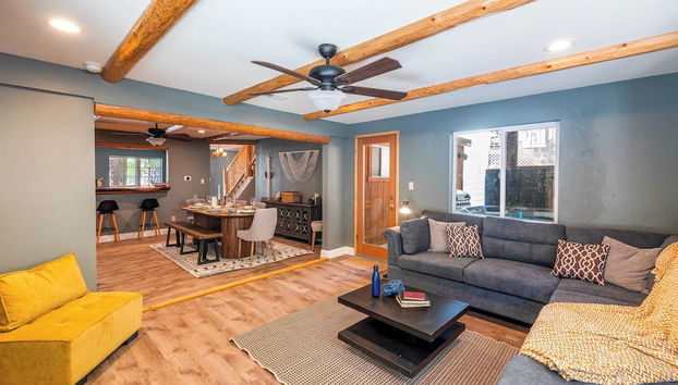 10 Mins to the Lake, Hot Tub & Game Room, Modern Cabin Bearpaw by Avantstay - Foto 3, Interior