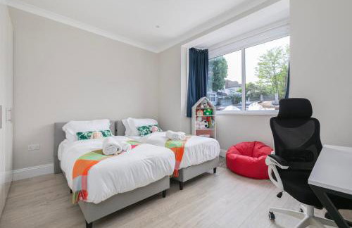 5 Bedroom, 3 Bathroom Modern House with Garden near Hampstead Heath Sleeps 10 - Foto 24