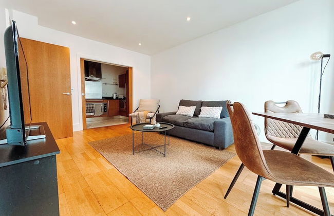 Two Bedroom Luxury Waterfront Apartment in London - Foto 13